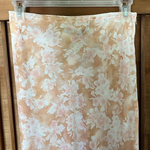 RARE Resa Kai Top & Isla Skirt Set - Picture 6 of 11